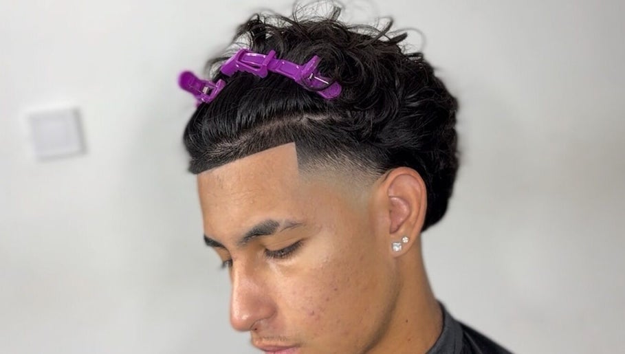 Stylish haircut at AMPBARBERSHOP, Lisboa, Lisboa, PT, featuring precision clipper fade and defined lines.