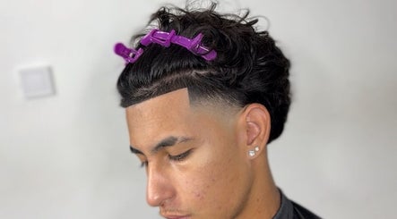 Stylish haircut at AMPBARBERSHOP, Lisboa, Lisboa, PT, featuring precision clipper fade and defined lines.