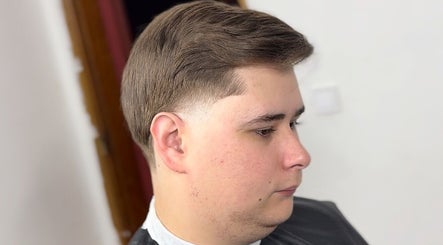 Close-up of a stylish haircut at AMPBARBERSHOP in Lisboa, Lisboa, PT showcasing a smooth fade.