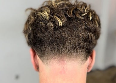 Stylish crisp fade haircut at AMPBARBERSHOP, Lisboa, Lisboa, PT. Perfect style for modern looks.