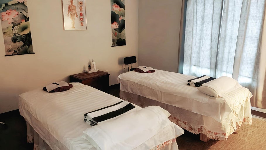 Tranquil massage room with two beds at Easy Garden Relaxation in Columbus, Ohio, US.