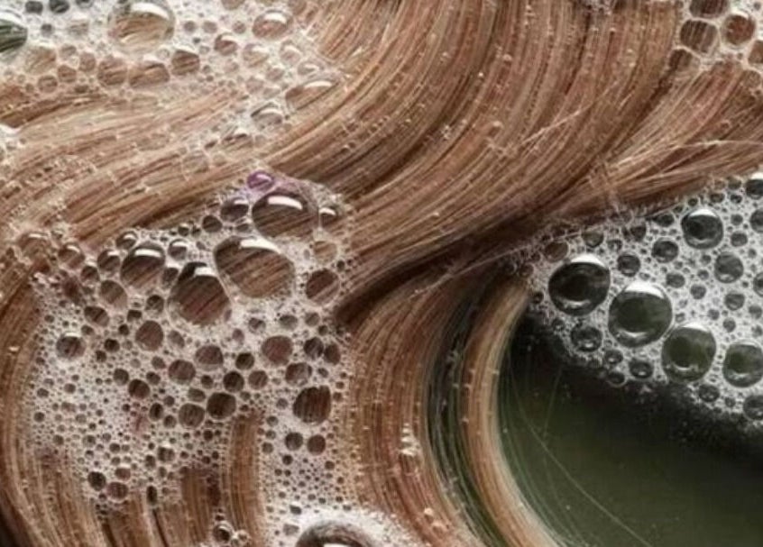 Lavage de cheveux aux bulles chez Morgane VS Coiffure, Gergy, Bourgogne-franche-comté, FR.