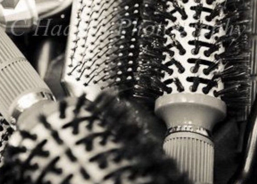 Brosses de coiffure de Morgane VS Coiffure à Gergy, Bourgogne-franche-comté, FR, prêtes pour styliser.