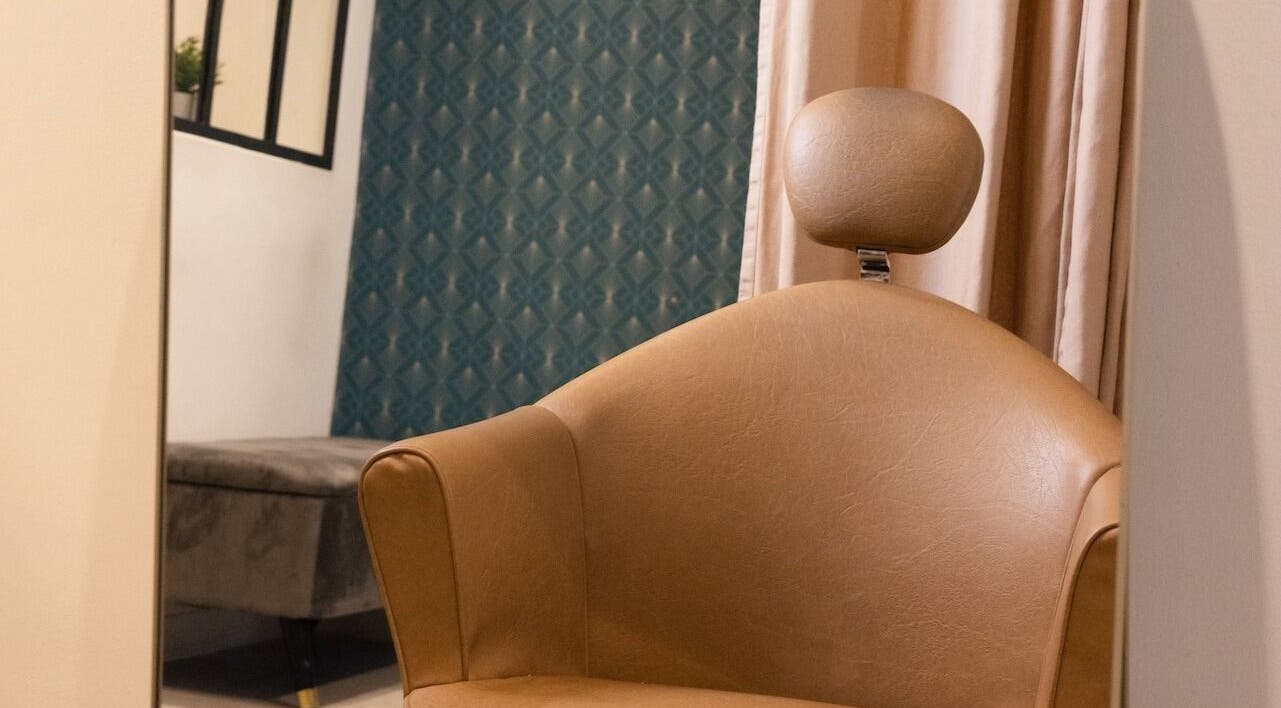 Fauteuil élégant au Studio - Rue Clauzel, Paris, Île-de-france, FR, offrant confort et style.