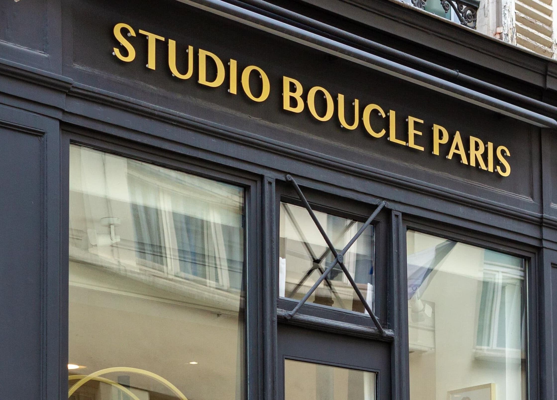 Façade élégante de Studio - Rue Clauzel à Paris, Île-de-France, FR.