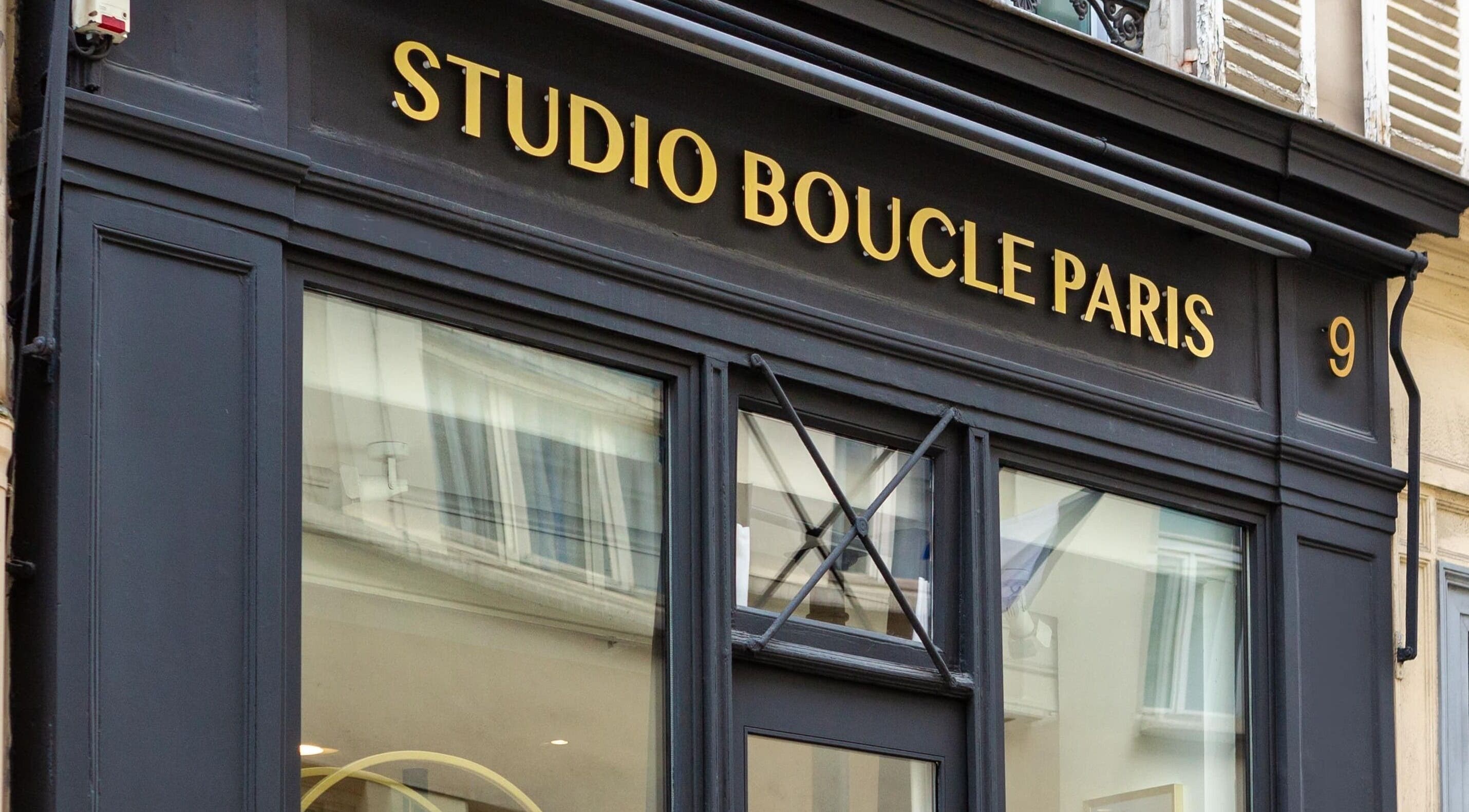 Façade élégante de Studio - Rue Clauzel à Paris, Île-de-France, FR.