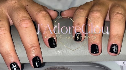 Elegant black nail art at J’AdoreClou in Abram, England, GB showcasing creativity and style.