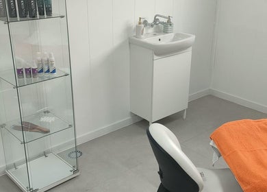 Beauty products and sink at Kelly Jammaers Pedicure in Bilzen-hoeselt, Vlaanderen, BE.
