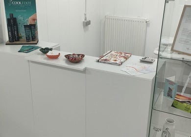 Reception counter at Kelly Jammaers Pedicure in Bilzen-hoeselt, Vlaanderen, BE, featuring CoolFoot display.