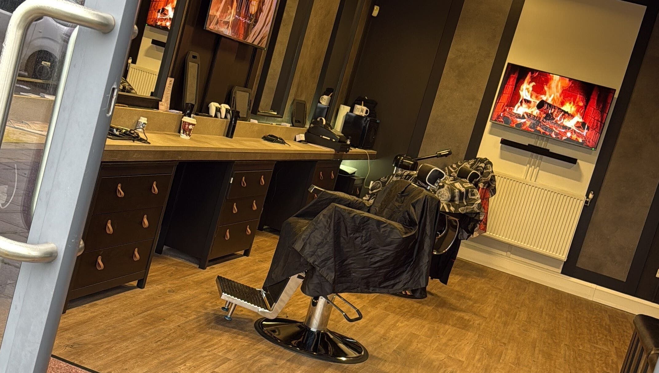 Cozy interior of J&T Cutz LTD in Bristol, England, GB, showcasing barber chair and elegant decor.