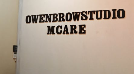 Owenbrowstudio的品牌标识墙面，位于马来西亚诗巫。