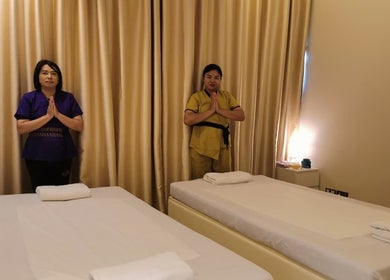 Peaceful massage room at Third Eye Peace Spa, Dubai, AE with welcoming practitioners.