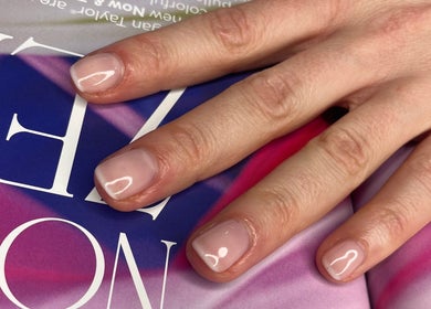 Манікюр від By OKSY у Worcester, England, GB: природний вигляд з витонченим френчем на ніжно-рожевому фоні.