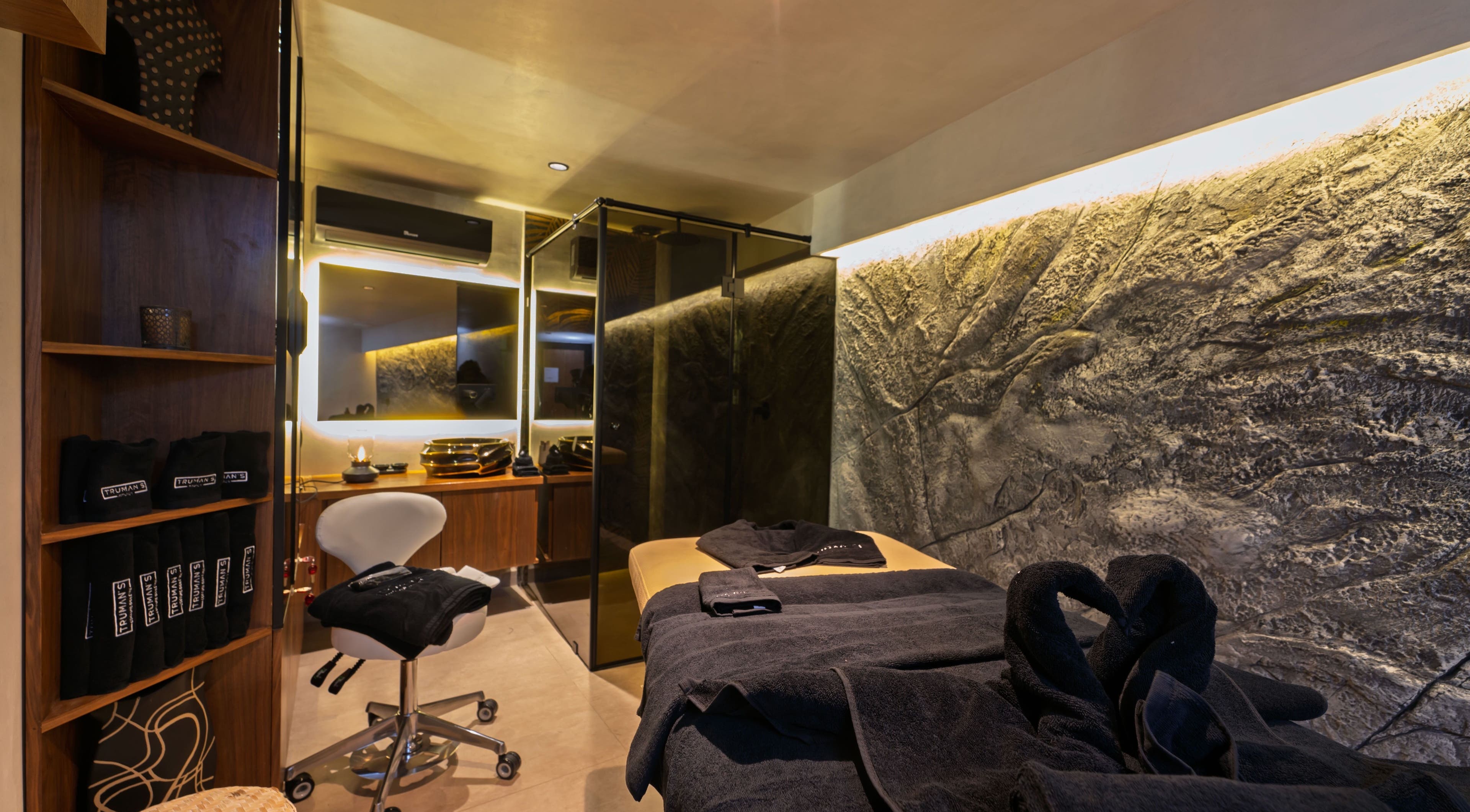 Elegant treatment room at Truman's Coiffure et Spa Ain Diab Casablanca in Dar-el-beida, Casablanca-settat, MA.