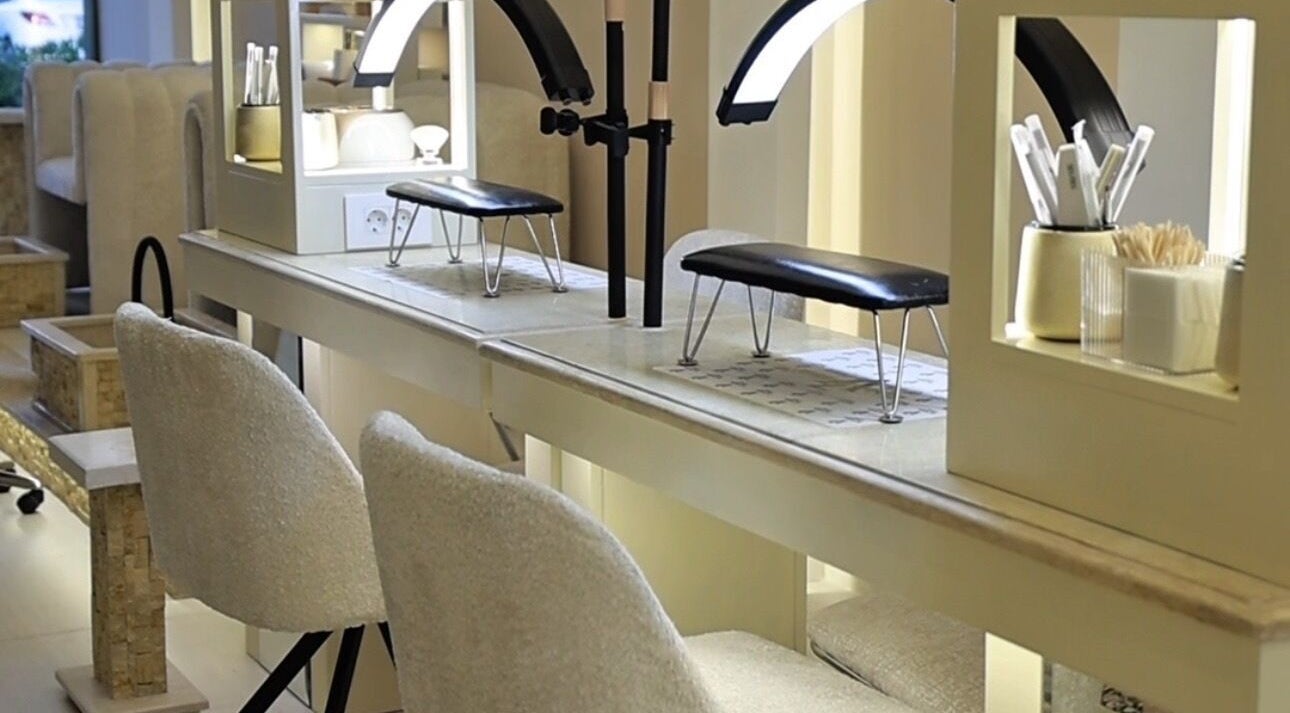 Modern manicure station at Alora Beauty Lounge, Dekouaneh, Jabal Lubnan, LB offering luxurious nail services.