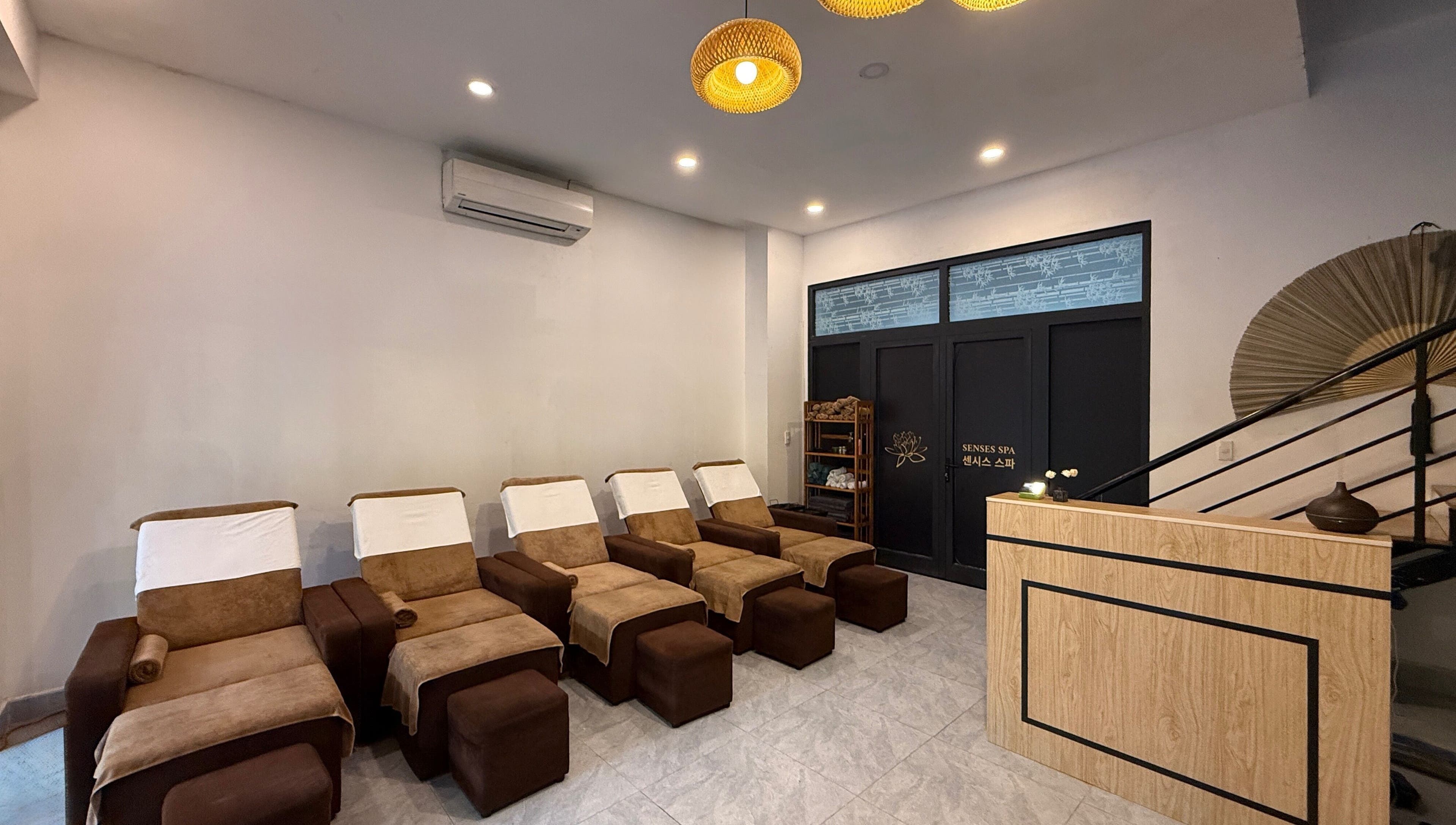 Relaxation area at Senses Spa in Thành Phố Phú Quốc, Kiên Giang, VN with comfortable reclining chairs.