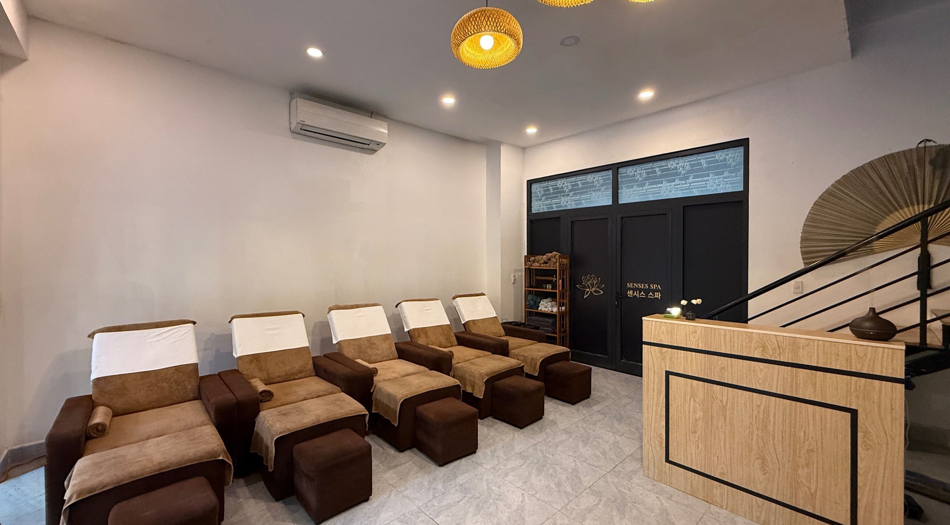 Relaxation area at Senses Spa in Thành Phố Phú Quốc, Kiên Giang, VN with comfortable reclining chairs.