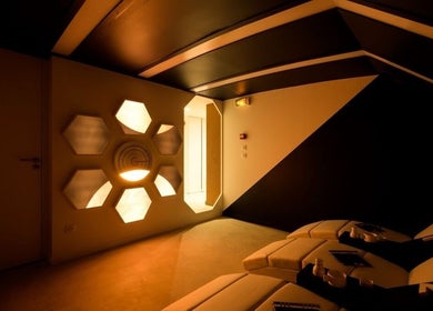 Salle lumineuse et moderne chez GRAVITI Lyon 6 - Centre de Flottaison à Lyon, Auvergne-rhône-alpes, FR.