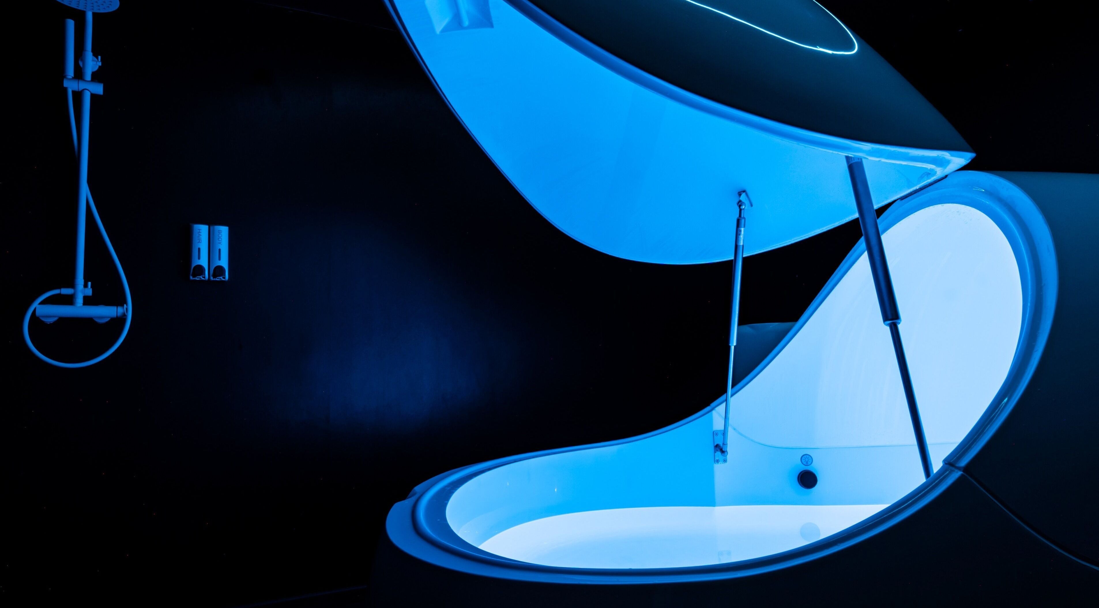 Capsule de flottaison moderne au GRAVITI Lyon 6 - Centre de Flottaison, Lyon, Auvergne-rhône-alpes, FR.