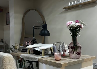Nail station with flowers at Gels By Em - The Ladies Room Lytham, Lytham Saint Annes, England, GB.