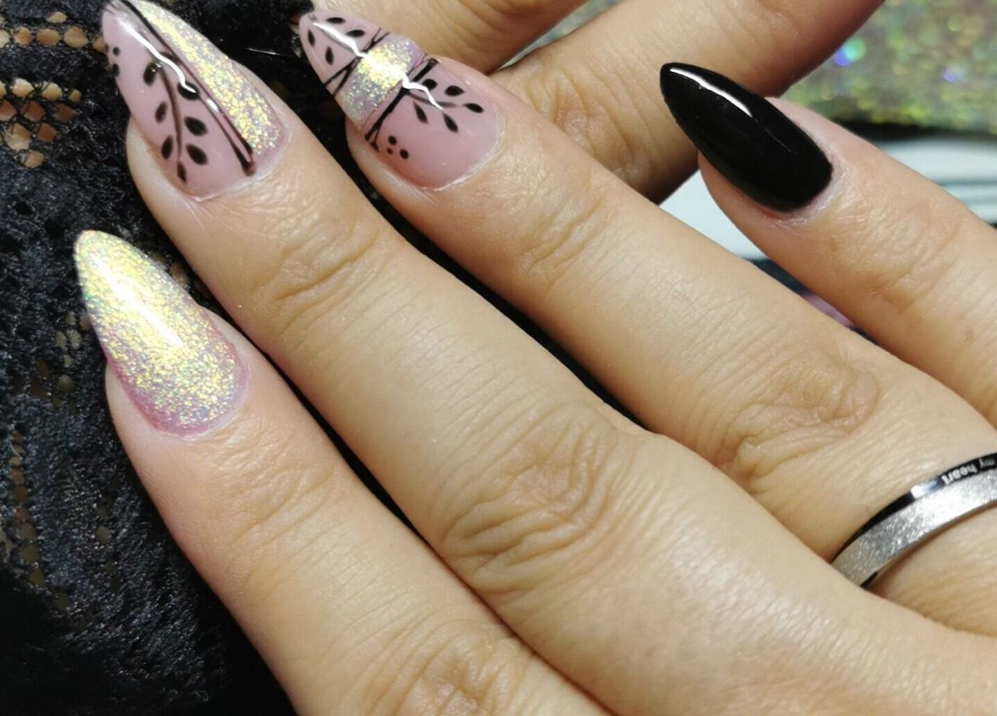 Design élégant de vernis chez EdeNail's, Billy-berclau, Hauts-de-France, FR.