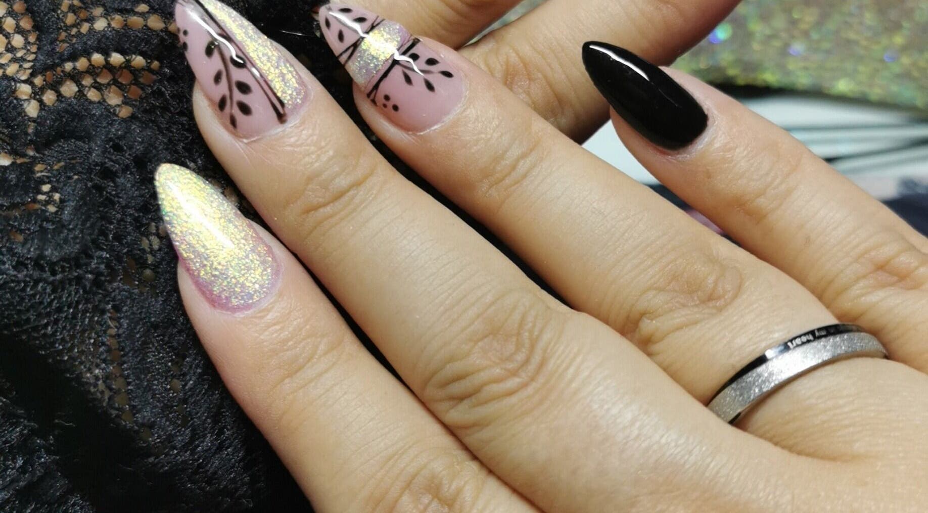 Design élégant de vernis chez EdeNail's, Billy-berclau, Hauts-de-France, FR.