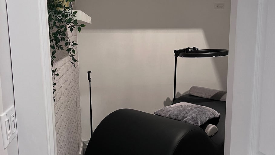 Cozy treatment area at Lash_nextdoor in Cambridge, Ontario, CA, featuring a relaxing setup with lush greenery.