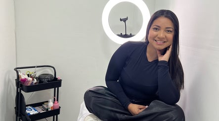 Paolashes beauty expert in tranquil spa setting, Panamá, Provincia De Panamá, PA.