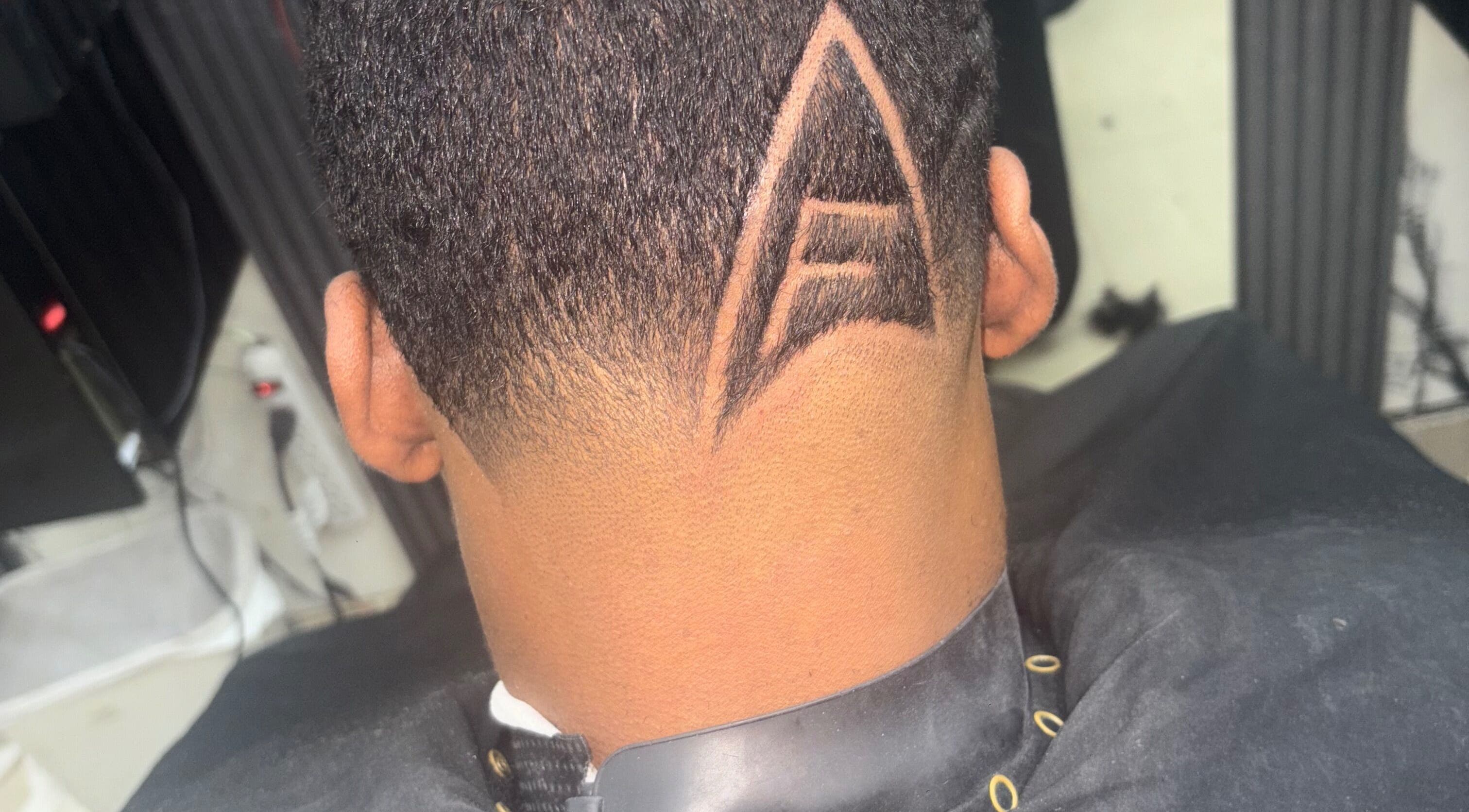 Diseño de corte de cabello en Víctor style, Santo Domingo, Distrito Nacional, DO. Moda capilar innovadora.