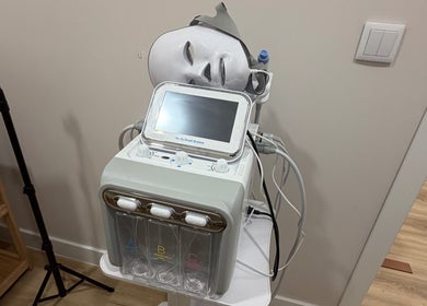 Equipamento de hidro-facial em Anaskinlab, Vila Nova De Gaia, Porto, PT, para tratamentos avançados de pele.