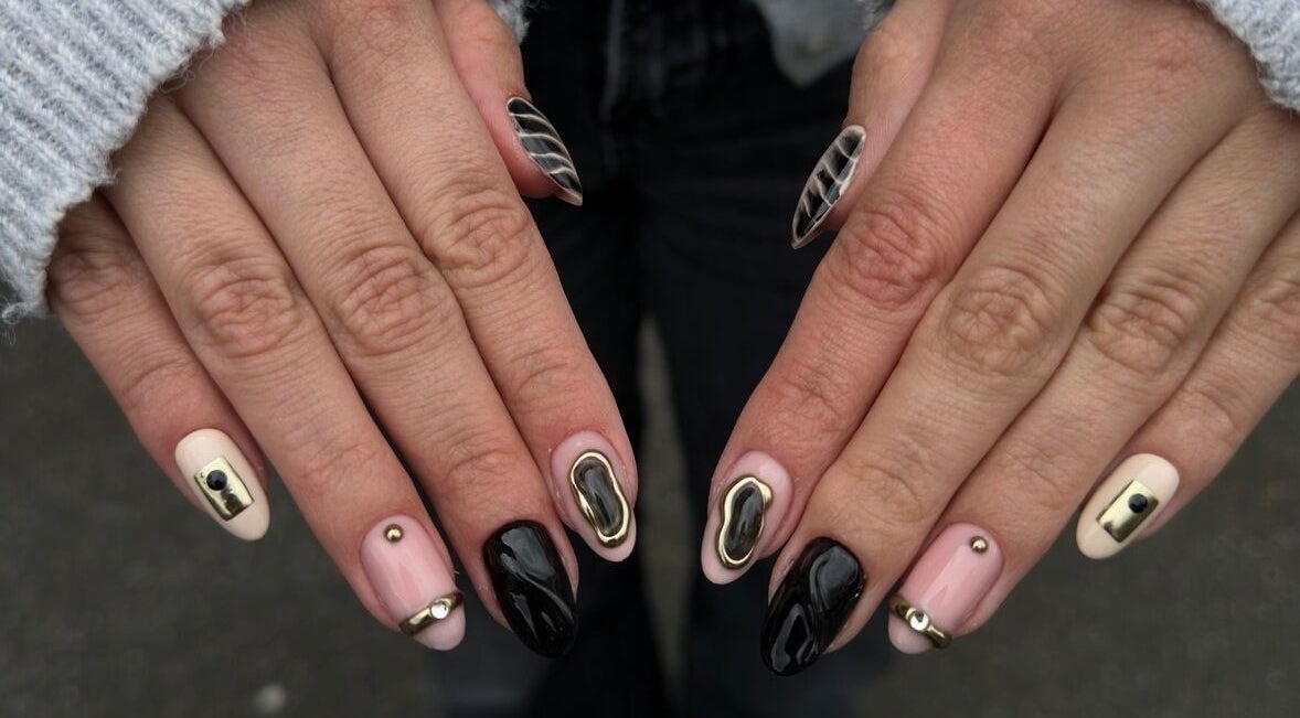 Design de manucure élégant chez Pixie Nails, Bondoufle, Île-de-France, FR. Charme et sophistication délicats.