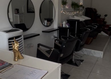 Stylish salon interior at Leannasnailart, Dagenham, England, GB featuring modern chairs and mirrors.