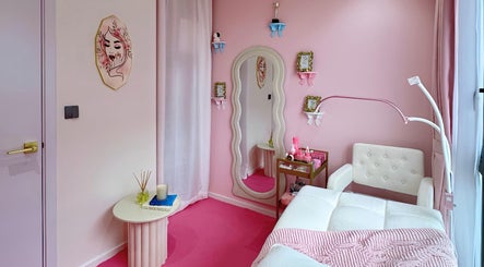 Chic beauty room with pink decor at Beauty Oasis, Singapore, SG, featuring elegant styling and relaxing ambiance.