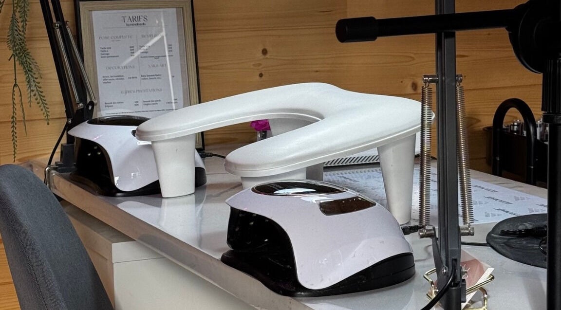 Équipement moderne chez Manailstudio à Corsept, Pays De La Loire, FR pour services de manucure haut de gamme.