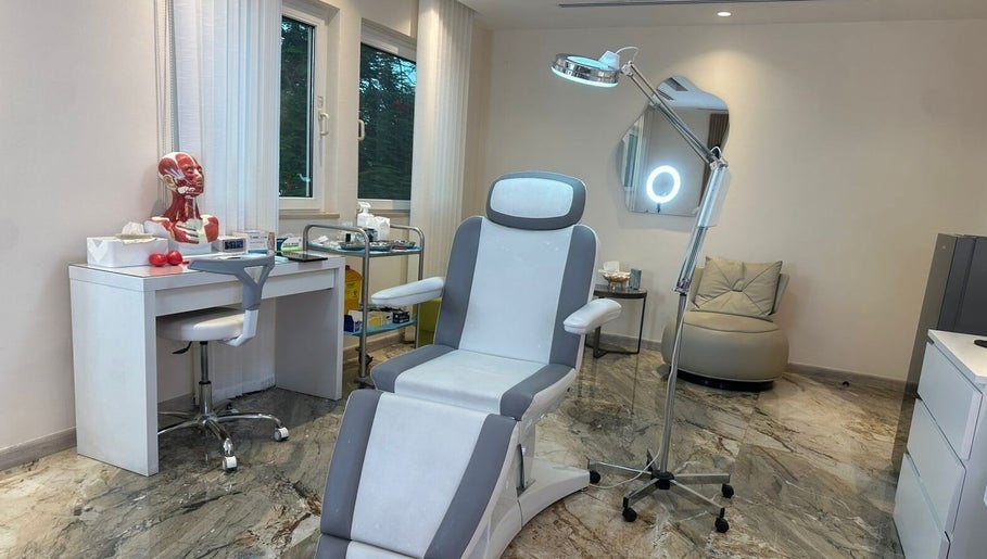 Modern treatment room at Australia Medical Centre, Dubai, AE, showcasing comfortable chair and equipment.
