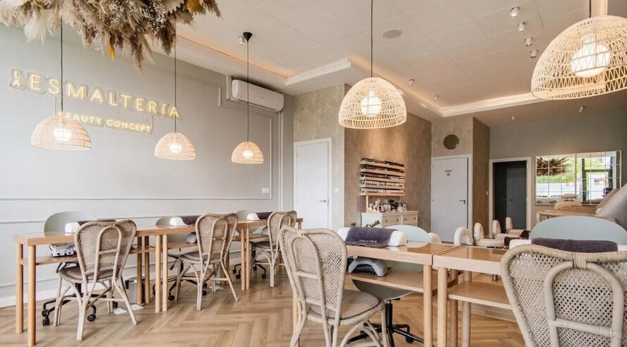 Interior moderno de La Esmaltería Majadahonda, Majadahonda, Comunidad De Madrid, ES, decorado con elegancia.