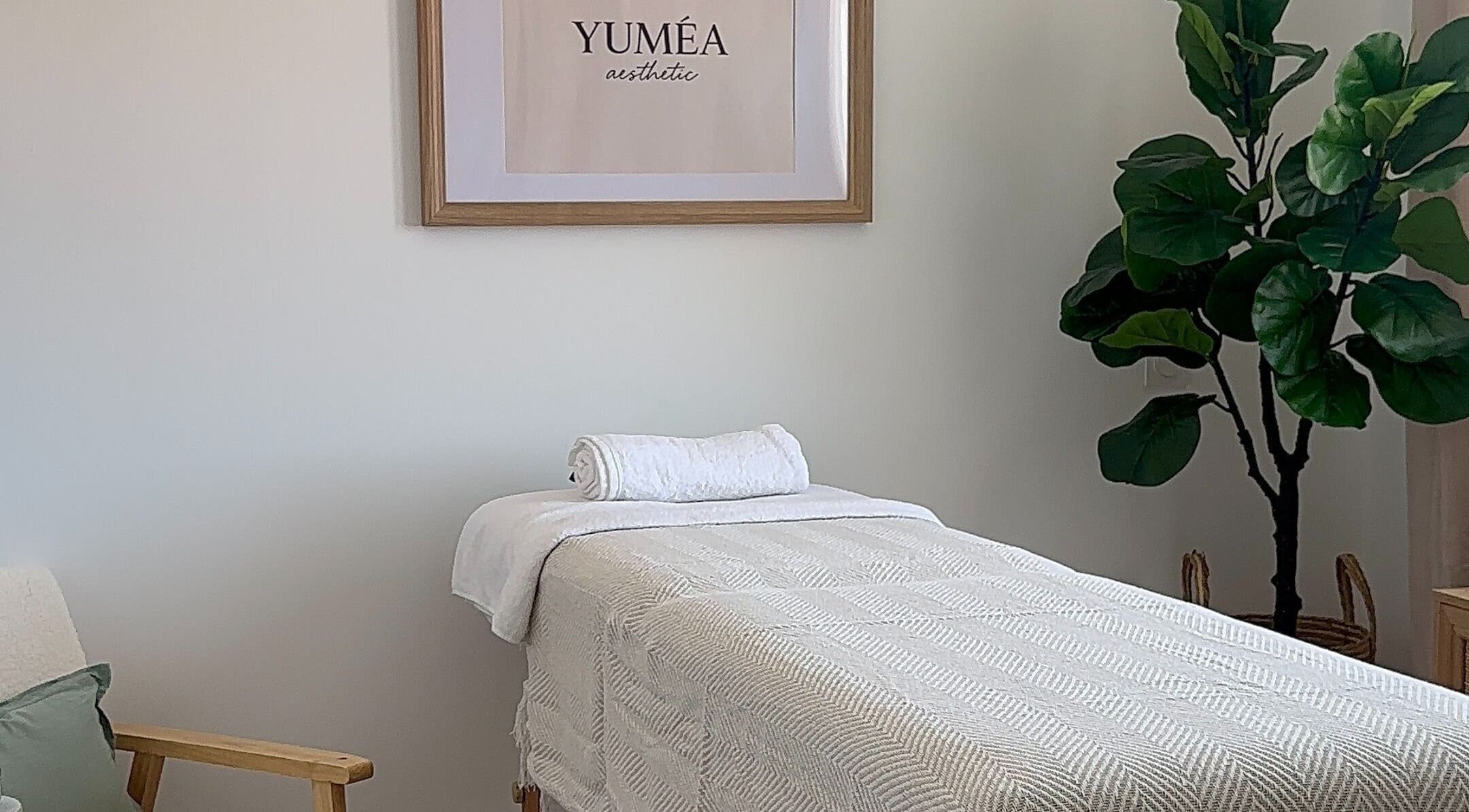 Salle de massage élégante de Yuméa à Perpignan, Occitanie, FR, prête pour une expérience relaxante.