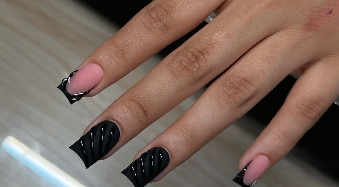Elegant black nail art at Beauty Glamorous Nails, Kralendijk, Bonaire, BQ. Stylish manicure with intricate design.