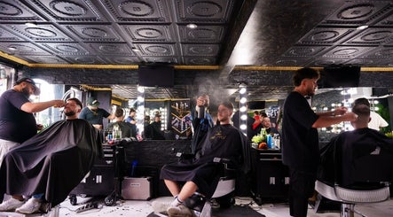 Stylish barber service at Newav Saint-Hubert in Longueuil, Québec, CA with intricate decor and skilled professionals.