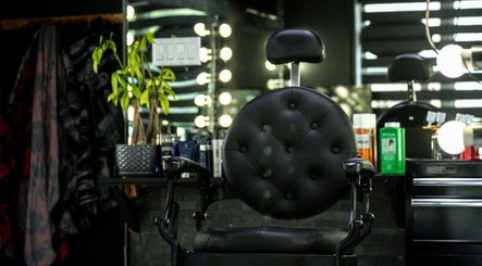 Elegant salon chair at Newav Saint-Rémi in Saint-Rémi, Quebec, CA. Cozy ambiance with modern decor.