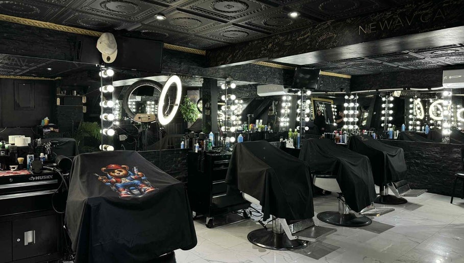 Elegant styling stations at Newav Brossard, Brossard, Québec, CA, with illuminated mirrors and modern equipment.