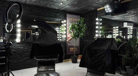 Chic salon setup with lighted mirrors at Newav Brossard, Brossard, Québec, CA. Modern and inviting atmosphere.