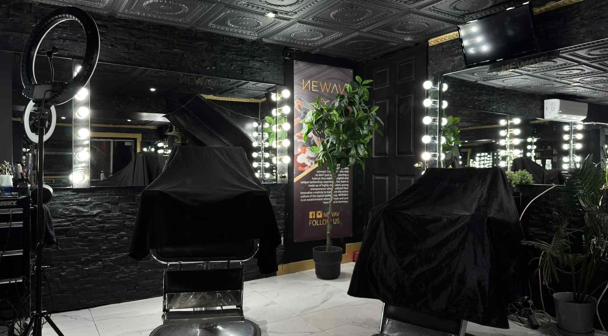 Chic salon setup with lighted mirrors at Newav Brossard, Brossard, Québec, CA. Modern and inviting atmosphere.