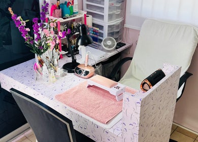 Elegant Touch By Lia's Nails in Willemstad, Curaçao offers a stylish workspace with flowers and nail tools.