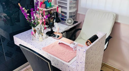 Elegant Touch By Lia's Nails in Willemstad, Curaçao offers a stylish workspace with flowers and nail tools.
