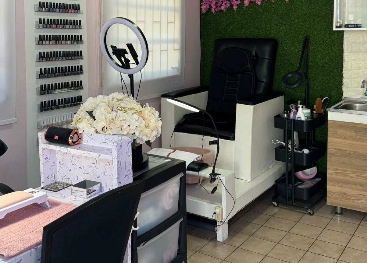 Cozy nail salon at Elegant Touch By Lia's Nails in Willemstad, Curaçao, CW with manicure station and floral decor.