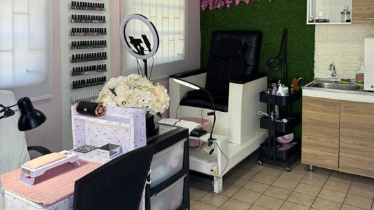 Elegant Touch By Lia's Nails