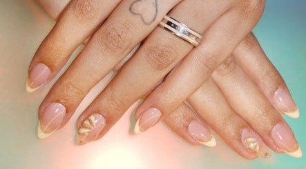 ألوان طلاء أظافر أنيقة في Joya Nail Studio، الخبر، المنطقة الشرقية، SA.