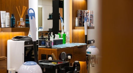 Modern barber station at Dazzle Code Barber in الرياض, منطقة الرياض, SA with grooming products and tools.