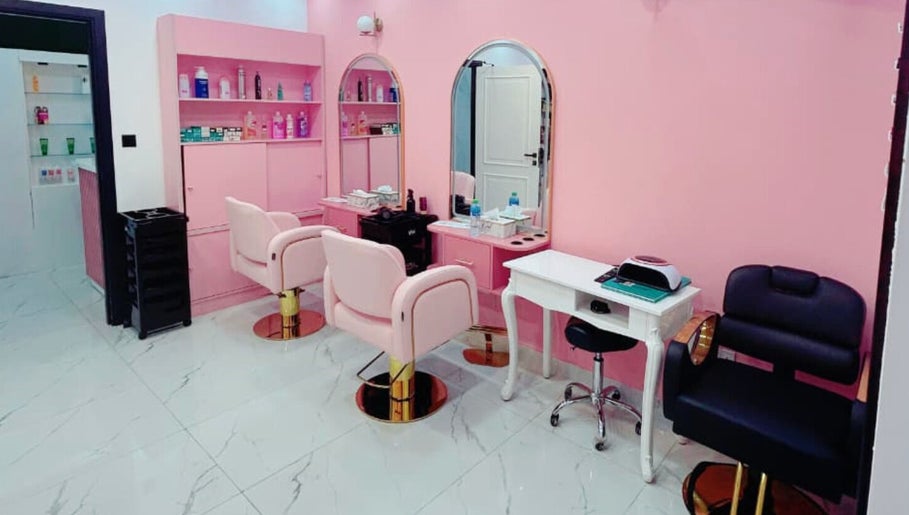 Elegant pink and white interior of Flicks Glam Ladies Salon in Dubai, AE with modern styling stations.